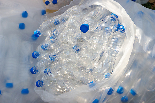 포토 JPG 해외이미지 산업 음료 컨셉 겨울 공장 자연 사람없음 물 반려동물 쌓기 환경 재활용 흰색 투명 쓰레기 폐기물 컨테이너 플라스틱 문제 낭비 경영 방법 생태학 중고 해외포토 자연요소 동물 계절 교육 컬러 비즈니스 공업 모션 재질 친환경 생태계 파일형식 이미지허브