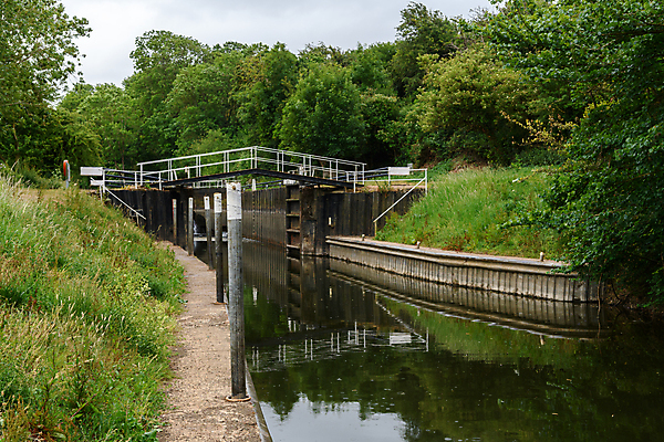 포토 JPG 해외이미지 나무 산업 여행 교통시설 휴가 잉글랜드 풍경 사람없음 야외 물 관광지 강 시골 역사 땅 그림 잠금 대문 수로 운하 방법 옛날 해외포토 자연요소 식물 교통 영국 문 시설 보안 파일형식 이미지허브