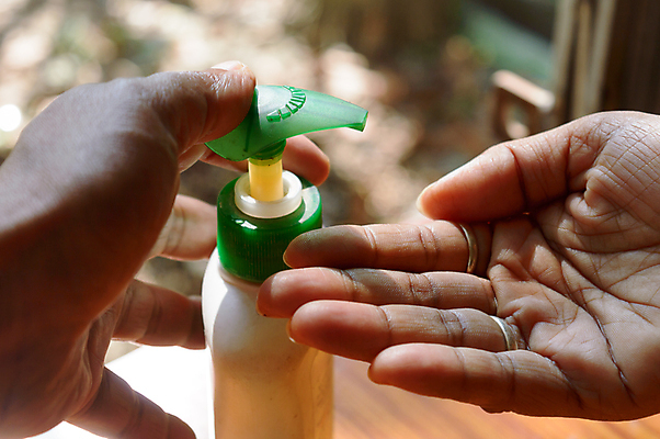 포토 JPG 해외이미지 라이프스타일 손 웰빙 건강 한명 안전 사람없음 신체부위 위생용품 건강관리 신선 액체 바이러스 보호 씻기 질병 청소 스킨케어 샴푸 박테리아 바디케어 수분크림 위생관리 캡모자 여자한명만 성인여자한명만 해외포토 모자_잡화 1 생활용품 컨셉 의학 관리 사람 생활 뷰티 청결 화장품 여자만 성인여자만 파일형식 이미지허브