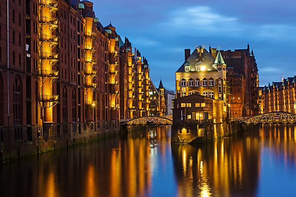 포토 JPG 해외이미지 구름 유럽 야경 독일 사람없음 야외 건물 항구 발코니 운하 함부르크 해외포토 자연요소 건축물 나라 교통시설 야간 파일형식 풍경_경치 이미지허브