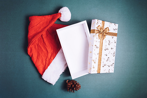 포토 JPG 해외이미지 전통 옷 계절 백그라운드 크리스마스 겨울 휴가 새로움 선물 사람없음 장식 빨간색 초록색 상자 산타클로스 축제 공백 흰색 축하 발표 플랫 정상 12월 연도 심볼 오브젝트 활 위치 솔방울 클라우스 해외포토 기념일 컬러 컨셉 날짜 파일형식 이미지허브