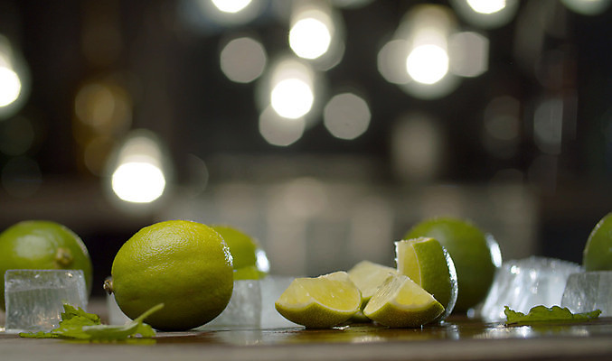 포토 JPG 해외이미지 라이프스타일 음료 음식 조각 백그라운드 잎 과일 탁자 전등 귤 실내 건강 사람없음 한개 파티 주스 신선 잡기 칵테일 닫기 소프트포커스 먹기 레몬 순수 준비 슬라이스 라임 내추럴 정물화 해외포토 식물 1 가구 컨셉 모션 조명 주류 촬영기법 이벤트 내부 생활 그림 파일형식 이미지허브
