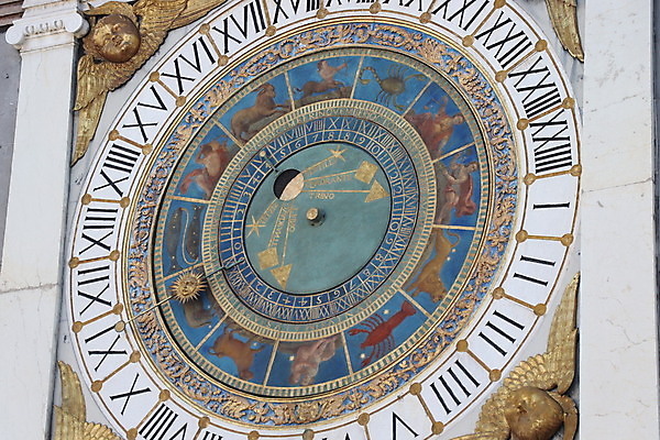 포토 JPG 해외이미지 유럽 시계 건축양식 사람없음 파란색 스마트폰 도시풍경 탑 이탈리아 시간 역사 부름 타입 르네상스 해외포토 건축물 건축 나라 컬러 모션 풍경 핸드폰 스마트기기 도시 파일형식 이미지허브