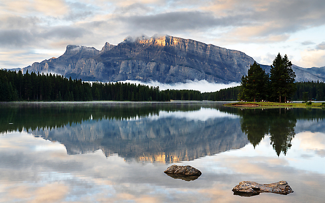 포토 JPG 해외이미지 호수 여행 캐나다 북아메리카 자연 하늘 산 파노라마 국립공원 사람없음 야외 물 관광지 강 일출 환경 황혼 새벽 시골 정상 숲 언덕 생태계 암초 내추럴 밴프 앨버타 절정 산맥 해외포토 자연요소 공원 촬영기법 아메리카 노을 일몰 파일형식 이미지허브