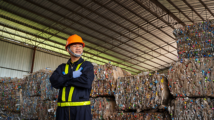 포토 JPG 해외이미지 식물 산업 백그라운드 가방 비즈니스 공장 한명 초록색 파란색 반려동물 쌓기 환경 기계 재활용 흰색 제조 보호 쓰레기 폐기물 플라스틱 수집 버리기 생태계 에스컬레이터 부활 흙더미 낭비 경영 방법 생태학 중고 컨베어밸트 해외포토 동물 1 잡화 교육 컬러 컨셉 공업 모션 재질 사람 흙 친환경 파일형식 더미 이미지허브