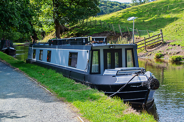 포토 JPG 해외이미지 나무 라이프스타일 길 여행 자연 휴가 영국 잉글랜드 사람없음 초록색 물 반사 보트 수로 운하 좁은 뱃놀이 옛날 해외포토 자연요소 식물 유럽 컬러 배_교통 생활 전통놀이 생태계 파일형식 이미지허브
