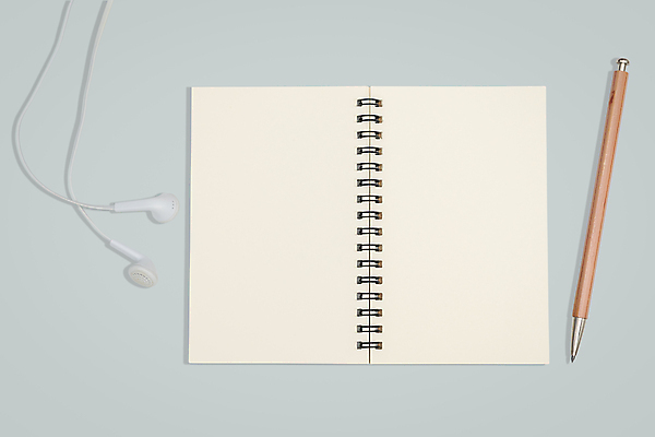 포토 JPG 해외이미지 디자인 응시 여자 남자 종이 이어폰 백그라운드 비즈니스 사람 사람없음 책 빨간색 스마트폰 독서 우주 다이어리 쪽지 공책 공백 펼침 정보 덮개 흰색 잡기 오픈 플러그 전기에너지 잡지 정상 편지 오브젝트 싱글 문서 귀 페이지 팔 거짓 고립 해외포토 시선 컬러 음향기기 모션 문구용품 신체부위 간행물 핸드폰 스마트기기 사무용품 에너지 뚜껑 파일형식 이미지허브