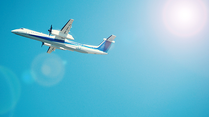 포토 JPG 해외이미지 산업 로우앵글 여행 백그라운드 비즈니스 교통시설 하늘 휴가 비행기 사람없음 파란색 화물 흰색 바퀴 공항 항공 출발 상업 활주로 제트기 승객 이륙 대패 해외포토 길 뷰포인트 컬러 교통 컨셉 항공교통 대중교통 운송업 시설 파일형식 이미지허브