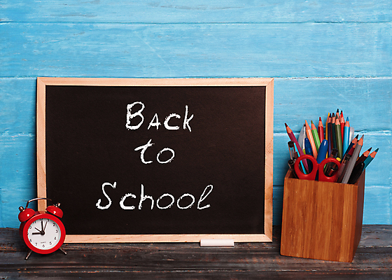 포토 JPG 해외이미지 학생 교육 컨셉 비즈니스 텍스트 교실 학교 프레임 사람없음 목재 스터디 검은색 칠판 흰색 기록 메시지 심볼 책상 사인 신학기 그림 분필 해외포토 나무 컬러 가구 재료 학습 초크 파일형식 이미지허브