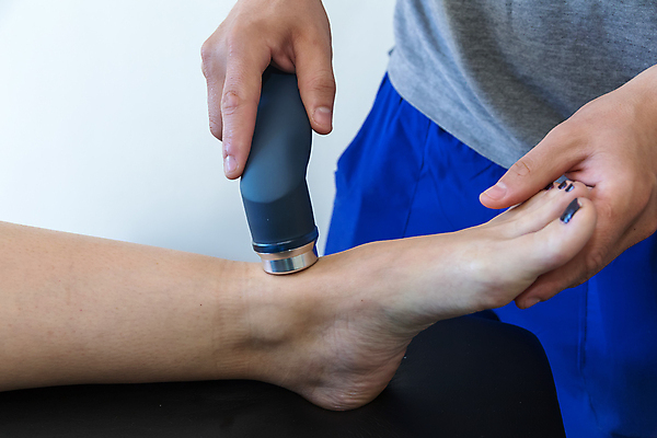 포토 JPG 해외이미지 직업 손 파도 신체 근육 휴식 건강 병원 사람없음 치료 약 고통 터치 환자 의사 대접 마사지 질병 접속 장애인 피부 무릎 충격 테라피 거짓말 돌봄 물리치료 물리치료사 요통 조작 치유 현재 해외포토 감정 바다 컨셉 의학 모션 신체부위 뷰티 의료진 장애 치료사 허리통증 파일형식 이미지허브