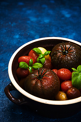 포토 JPG 해외이미지 식물 음식 백그라운드 다이어트 토마토 채소 재료 자연 건강 사람없음 빨간색 초록색 정원 활발 샐러드 수확 신선 그룹 시장 맛 유기농 날것 내추럴 밭일 숙성 채식주의자 비건 해외포토 웰빙 컬러 컨셉 농업 생태계 채식 파일형식 이미지허브