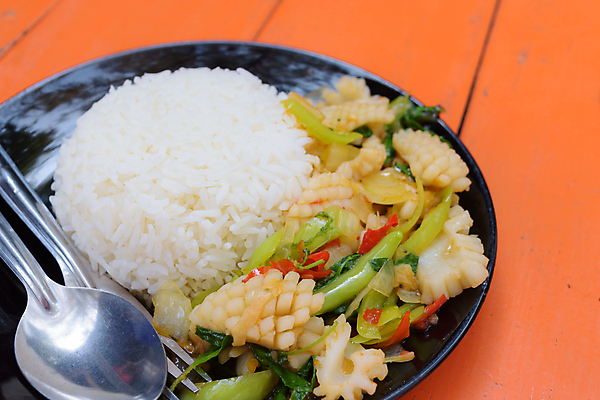 포토 JPG 해외이미지 접시 음식 포크 다이어트 태국 고추 탁자 밥 요리 사람없음 숟가락 식사 튀김 신선 뜨거움 혼합 먹기 해산물 오징어 매움 문어 지역 바질 섞기 영양분 입가심 짠맛 해외포토 식기 아시아 가구 채소 모션 연체동물 수저 건강 수중동물 맛 파일형식 이미지허브