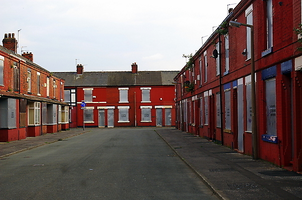 포토 JPG 해외이미지 전통 영어 벽 건축양식 창문 벽돌 영국 잉글랜드 거리 주택 사람없음 빨간색 세계 도시 재산 주식 가난 버리기 커뮤니티 북쪽 계단식 이웃 개발 빅토리아 빈민가 썩음 줄서기 해외포토 문자 건축 유럽 컬러 컨셉 모션 건물 금융 방향 파일형식 이미지허브