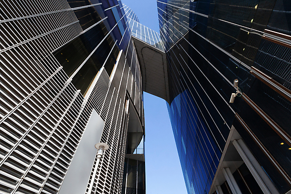 포토 JPG 해외이미지 디자인 외관 유럽 비즈니스 건축양식 유리 하늘 사람없음 파란색 컬러풀 반사 도시 스페인 바르셀로나 스페인어 해외포토 건축 나라 컬러 재질 파일형식 이미지허브