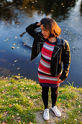 포토 JPG 해외이미지 백인 모델 라이프스타일 계절 공원 여학생 여자 유럽 호수 얼굴 자연 갈색머리 한명 사람 풍경 성인 야외 목재 10대 초록색 물 여름 뷰티 유행 검은색 어둠 봄 줄무늬 산책 재킷 코트 가을 연못 저녁 숲 가죽 삼림지대 해외포토 자연요소 서양인 나무 1 학생 헤어스타일 공공시설 나라 컬러 무늬 재료 청소년 휴식 생활 신체부위 외투 야간 생태계 파일형식 이미지허브