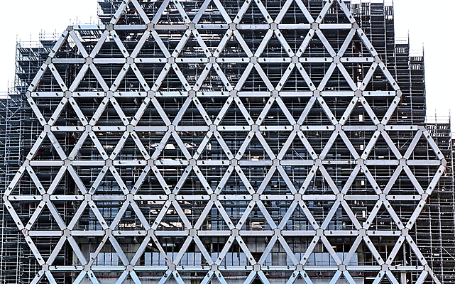 포토 JPG 해외이미지 디자인 산업 패턴 건축양식 사람없음 건물 가로 땅 마름모 발판 대각선 스테인레스 철강 특별함 프로젝트 해외포토 도형 건축물 건축 선 컨셉 무늬 파일형식 이미지허브