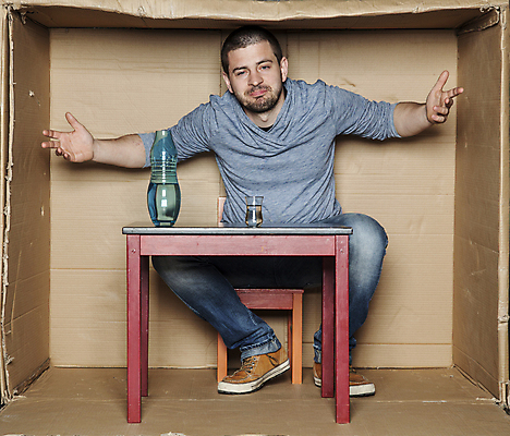 포토 JPG 해외이미지 전신 백인 남자 의자 탁자 주류 한명 앉기 성인 앞모습 상자 사무실 업무 비즈니스맨 갇힘 답답함 성인남자한명만 해외포토 서양인 1 음료 뷰포인트 가구 비즈니스 모션 사람 작업 직장인 감각 남자한명만 성인남자만 파일형식 이미지허브