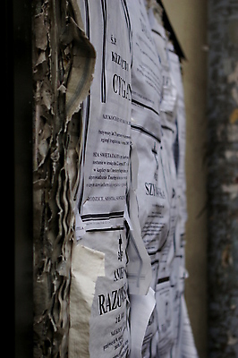 포토 JPG 해외이미지 포스터 종이 벽 거리 광고판 사람없음 옆모습 발표 메시지 공지사항 일반 장례 해외포토 뷰포인트 알림판 판 파일형식 이미지허브