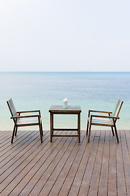 포토 JPG 해외이미지 바다 섬 여행 가구 의자 건축양식 자연 탁자 하늘 호텔 휴가 휴식 주택 건강 사람없음 야외 내부 건물 장식 물 여름 파란색 소파 태양 뷰티 여행객 발코니 흰색 고급 갑판 빌라 휴양지 해외포토 자연요소 건축물 계절 건축 컬러 생활용품 컨셉 배_교통 숙소 사람 장소 생태계 파일형식 이미지허브