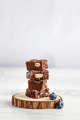 포토 JPG 해외이미지 커피 음식 조각 백그라운드 크리스마스 과일 부분 휴가 디저트 사탕 사람없음 갈색 케이크 초콜릿 어둠 빵집 우유 견과류 흰색 시골 축하 신선 바 달콤 맛 아침식사 날것 정사각형 부드러움 아몬드 코코아 내추럴 브라우니 페스츄리 핸드메이드 스펀지케이크 해외포토 도형 기념일 음료 빵 컬러 컨셉 유제품 상점 식사 감각 파일형식 이미지허브