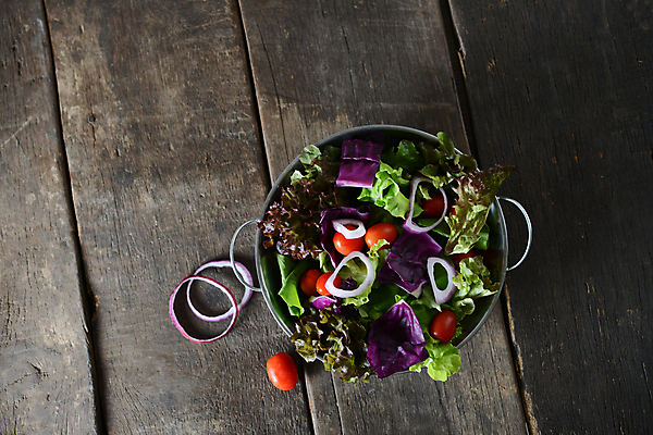포토 JPG 해외이미지 접시 음식 백그라운드 다이어트 토마토 채소 재료 양파 오이 건강 요리 사람없음 목재 초록색 식사 샐러드 신선 사발 유기농 올리브 내추럴 채식주의자 해외포토 나무 식기 웰빙 열매 컬러 사기그릇 채식 파일형식 이미지허브