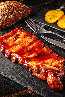 포토 JPG 해외이미지 음식 백그라운드 탁자 육류 돼지고기 요리 사람없음 목재 빨간색 여름 식당 검은색 식사 저녁식사 소고기 튀김 시골 아기 그릴 바비큐 자르기 굽기 매움 갈비뼈 훈제 바비큐립 신발장 옛날 절임 스타일 해외포토 나무 계절 컬러 가구 식재료 재료 모션 주방용품 뼈 사람 상점 맛 구이 파일형식 이미지허브