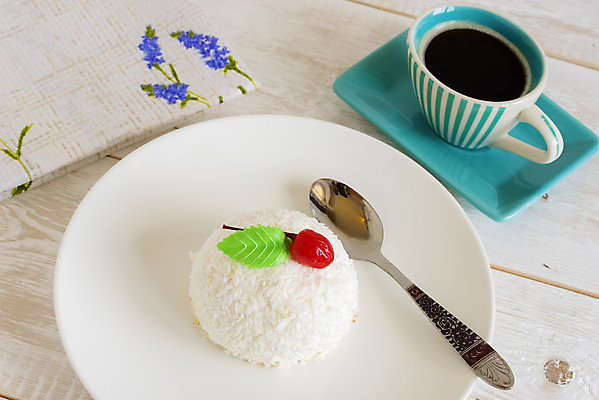 포토 JPG 해외이미지 열매 커피 티타임 사람없음 케이크 달콤 커피잔 티스푼 코코넛 해외포토 식물 음료 과일 휴식 디저트 잔 숟가락 맛 파일형식 이미지허브