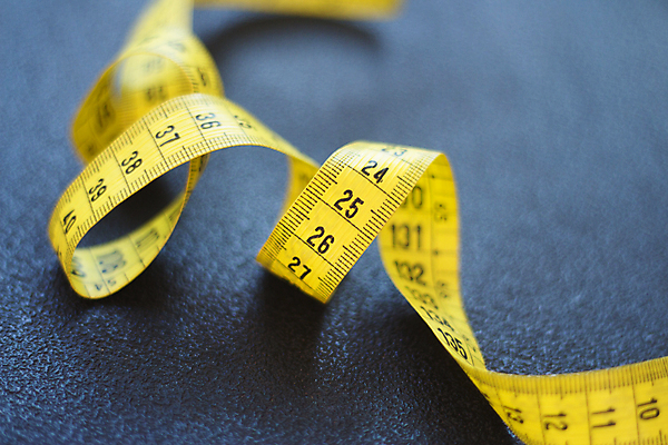 포토 JPG 해외이미지 백그라운드 곡선 다이어트 거리 자 나선형 건강 사람없음 숫자 노란색 흰색 기구 공구 업무 몸무게 날씬함 허리 측정 오브젝트 눈금 테이프 길이 계량기 재단 고립 되감기 인치 해외포토 문자 선 컬러 무늬 문구용품 신체부위 도구 작업 몸매 파일형식 이미지허브