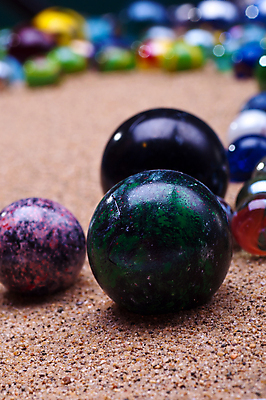 포토 JPG 해외이미지 행복 모래 컨셉 공 유리 놀이 추상 사람없음 빨간색 초록색 파란색 빛 장난감 알약 반사 노란색 거품 게임 원형 투명 클래식 놀이터 복고 날카로움 롤 대리석 광택 광 때리기 여의주 해외포토 도형 감정 컬러 무늬 재료 모션 재질 약 파일형식 이미지허브