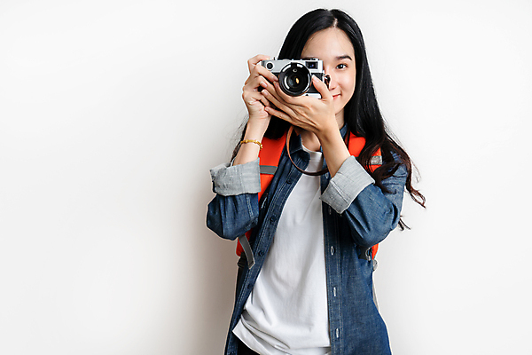 포토 JPG 해외이미지 백인 라이프스타일 여자 행복 클리핑패스 여행 백그라운드 휴가 거리 한명 미소 사람 성인 여름 유행 여행객 카메라 사진촬영 수확 흰색 잡기 도시 사진사 그림 고립 백패커 스타일 힙스터 해외포토 서양인 1 계절 패션 감정 컬러 농업 모션 표정 생활 전자제품 촬영 작가 파일형식 이미지허브