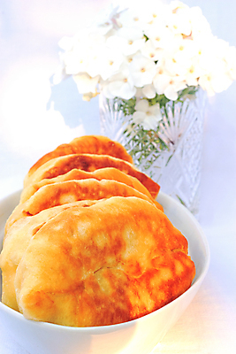 포토 JPG 해외이미지 전통 접시 꽃 음식 오렌지 유리 육류 요리 사람없음 초록색 노란색 꽃병 식사 저녁식사 튀김 흰색 뜨거움 도자기 사발 황금 가득함 흰배경 퍼프 폭식 러시아인 우크라이나 페스츄리 핸드메이드 해외포토 서양인 식물 식기 유럽 빵 컬러 백그라운드 과일 식재료 재질 사기그릇 파일형식 이미지허브