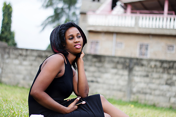 포토 JPG 해외이미지 학생 라이프스타일 공원 여행 인터넷 통신 휴식 주택 한명 미소 사람 앉기 노트북 스마트폰 정원 도시 업무 비즈니스우먼 네트워크 무선전화기 만족 일시정지 소셜 해외포토 1 공공시설 여자 감정 컨셉 비즈니스 모션 표정 건물 생활 전자제품 핸드폰 스마트기기 작업 직장인 전화기 파일형식 이미지허브