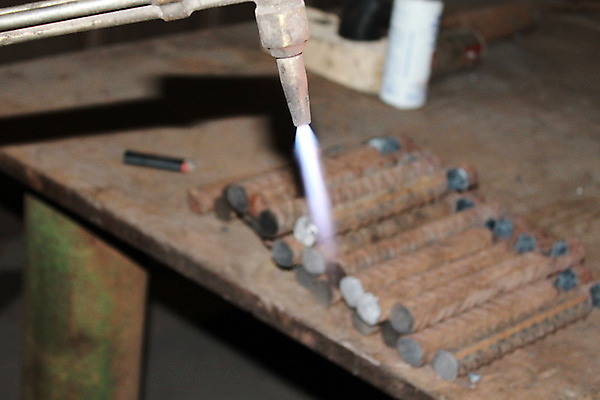 포토 JPG 해외이미지 직업 산업 장갑 비즈니스 공장 불 불꽃 노동자 안전 사람없음 금속 장비 손전등 업무 액체 수리 제조 보호 헬멧 위험 컨테이너 자르기 버너 함선 탱크 연료 가스 공학 산소 물류 유지 용접 용접공 철강 커터 해외포토 자연요소 잡화 교육 컨셉 배_교통 공업 모션 재질 조명 작업 원소 보호장비 파일형식 이미지허브