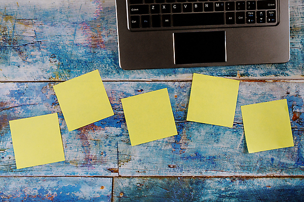 포토 JPG 해외이미지 디자인 교육 종이 컨셉 스티커 인터넷 비즈니스 통신 탁자 직장 사람없음 노트북 컴퓨터 사무실 노란색 라벨 우주 디지털 스크린 검은색 쪽지 공책 공백 정보 타이핑 키보드 기록 업무 메시지 무선전화기 책상 오브젝트 사인 공지사항 시트 패드 어려움 조언 목차 해외포토 컬러 가구 회사 문구용품 프레임 전자제품 작업 전화기 파일형식 이미지허브