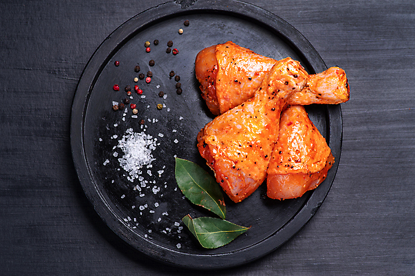 포토 JPG 해외이미지 접시 음식 백그라운드 고추 마늘 육류 요리 사람없음 목재 빨간색 식사 저녁식사 치킨 어둠 흰색 신선 양념 그릴 정상 바비큐 굽기 허브 피부 향신료 메뉴 준비 매움 날것 후추 무침 성분 허벅지 드럼스틱 생식 절임 해외포토 나무 식물 식기 컬러 채소 식재료 재료 주방용품 신체부위 맛 구이 닭고기요리 향미료 파일형식 이미지허브