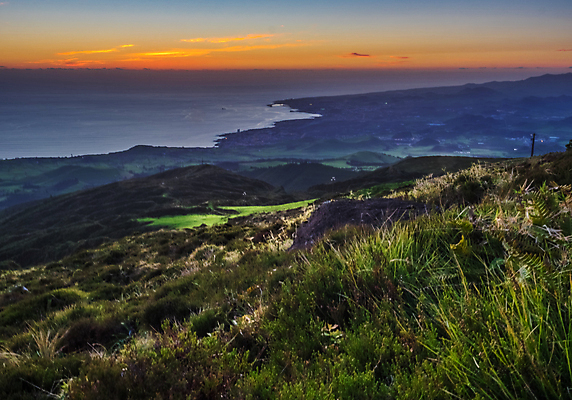 포토 JPG 해외이미지 구름 도로 커피 바다 섬 여행 하늘 파노라마 풍경 사람없음 여름 평화 항구 어둠 황혼 일몰 봄 시골 도시 저녁 포르투갈 언덕 타운 대서양 해외포토 자연요소 계절 유럽 길 음료 컨셉 교통시설 촬영기법 노을 야간 파일형식 이미지허브