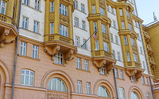 포토 JPG 해외이미지 도로 백그라운드 건축양식 거리 주택 사람없음 건물 사무실 달러 정원 맑음 미국 깃발 도시 러시아 모스크바 옛날 외교 해외포토 건축물 건축 유럽 길 돈 북아메리카 비즈니스 교통시설 날씨 파일형식 이미지허브
