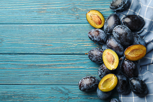 포토 JPG 해외이미지 단면 실내 사람없음 식탁보 서양자두 카피스페이스 나무배경 해외포토 백그라운드 내부 공백 파일형식 이미지허브