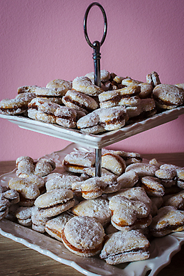 포토 JPG 해외이미지 전통 접시 꽃 유럽 음식 백그라운드 크리스마스 디저트 요리 사람없음 쿠키 주방 빵집 견과류 신선 달콤 맛 잼 가루 설탕 굽기 질감 반죽 호두 레시피 버터 성분 토막 바닐라 세르비아 핸드메이드 해외포토 식물 식기 기념일 나라 컨셉 상점 소스_음식 구이 파일형식 이미지허브