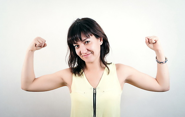 포토 JPG 해외이미지 모델 라이프스타일 헤어스타일 여자 행복 얼굴 백그라운드 장난 요가 갈색머리 관리 한명 사람 운동 뷰티 유행 상점 힘 화장품 기쁨 표현 화려 피부 긍정 돌봄 무료 이두근 스타일 해외포토 1 웰빙 감정 컨셉 모션 건강 생활 신체부위 파일형식 이미지허브