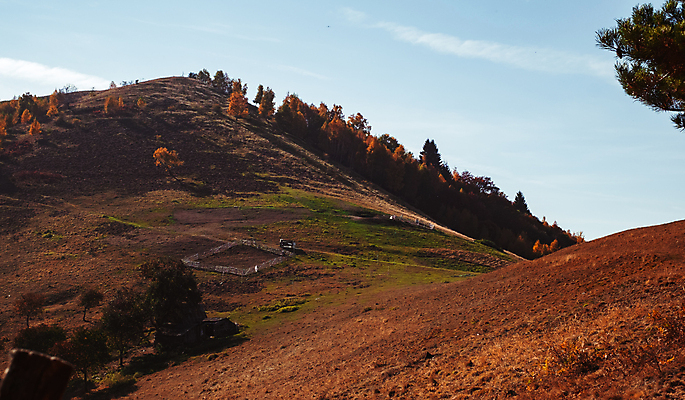 포토 JPG 해외이미지 주간 나무 산 사람없음 야외 가을풍경 숲 언덕 루마니아 해외포토 자연요소 식물 유럽 풍경 파일형식 가을_계절 이미지허브