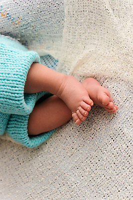 포토 JPG 해외이미지 백인 어린이 백그라운드 신체 맨발 발 새로움 건강 사랑 사람 소년 사람없음 파란색 뷰티 흰색 아기 신생아 달콤 작음 담요 피부 부드러움 발가락 돌봄 양발 천진난만 해외포토 서양인 남자 감정 컬러 컨셉 모션 신체부위 감각 맛 크기 파일형식 이미지허브