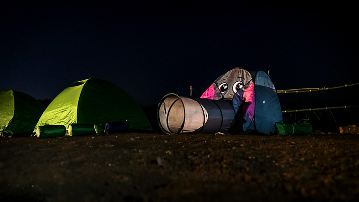 포토 JPG 해외이미지 모양 라이프스타일 디자인 어린이 스포츠 여행 가방 자연 휴가 휴식 코끼리 텐트 사람없음 야외 파란색 소풍 어둠 캠핑 시골 아기 잠 야간 작음 캠핑장 주말 진흙 내추럴 땅바닥 해외포토 자연요소 잡화 컬러 컨셉 포유류 레저 바닥 캠핑도구 사람 생활 야외활동 크기 생태계 파일형식 이미지허브