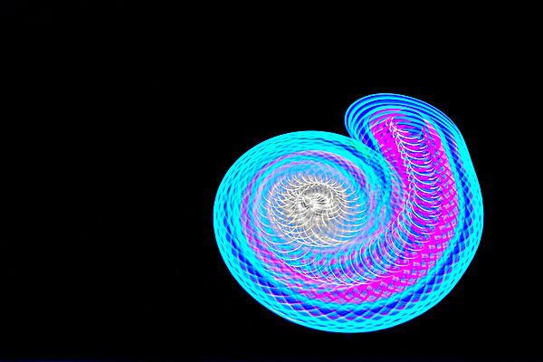 포토 JPG 해외이미지 디자인 과학 백그라운드 컨셉 패턴 오렌지 모션 벽지 추상 사람없음 장식 파란색 빛 컬러풀 장난감 검은색 사진촬영 어둠 에너지 잡기 원형 정상 매끈함 야간 속도 그림 역동적 네온 느림 셔터 고립 돌리기 주도 효과 해외포토 자연요소 도형 컬러 무늬 과일 촬영 예절 감각 파일형식 이미지허브