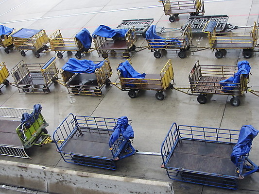 포토 JPG 해외이미지 여행 이동 교통시설 비행기 사람없음 여행가방 공항 항공 승객 수하물 해외포토 교통 컨셉 가방 항공교통 대중교통 시설 파일형식 이미지허브