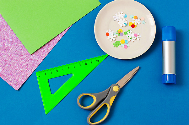 포토 JPG 해외이미지 나무 디자인 계절 별 종이 백그라운드 컨셉 크리스마스 탁자 휴가 새해 아이디어 자 미술 설명 취미 사람없음 장식 초록색 세트 컬러풀 연필 축제 희망 도구 축하 눈송이 자르기 공예 묘사 전나무 수공예 DIY 접착제 프로젝트 핸드메이드 가문비나무 해외포토 자연요소 식물 기념일 감정 컬러 가구 모션 문화예술 문구용품 학용품 눈_날씨 필기구 풀_접착제 파일형식 이미지허브