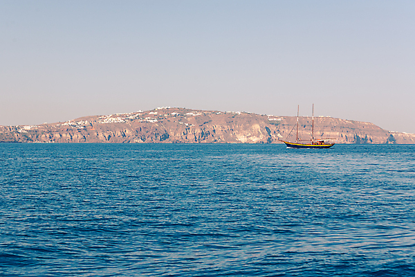 포토 JPG 해외이미지 라이프스타일 바다 섬 여행 요트 하늘 휴가 사람없음 물 파란색 맑음 흰색 만 보트 고급 큼 크루즈 갑판 지중해 그리스 함선 네비게이션 산토리니 그리스인 뱃놀이 코르푸 해외포토 자연요소 서양인 유럽 컬러 컨셉 배_교통 날씨 생활 전통놀이 크기 파일형식 이미지허브