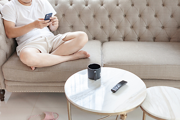 포토 JPG 해외이미지 라이프스타일 거실 인터넷 통신 놀이 주택 동양인 사람없음 금융 스마트폰 핸드폰 세일 상점 디지털 기쁨 터치 네트워크 바이러스 구매 연결 스마트 와이파이 온라인쇼핑 온라인 공유 보험 소셜 프리랜서 네트워킹 사용자 해외포토 직업 감정 컨셉 인종 건물 생활 경제 전자제품 스마트기기 쇼핑 무선인터넷 파일형식 이미지허브