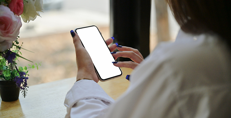 포토 JPG 해외이미지 직업 라이프스타일 손 여자 여유 백그라운드 인터넷 비즈니스 텍스트 통신 손가락 모바일 세포 사람 사람없음 스마트폰 핸드폰 터치패드 디지털 스크린 터치 흰색 잡기 업무 네트워크 메시지 이메일 어플리케이션 연결 무선전화기 전화기 스마트 온라인 문자메시지 소셜 소셜미디어 터치스크린 해외포토 감정 컬러 컨셉 모션 생활 신체부위 전자제품 스마트기기 작업 파일형식 이미지허브