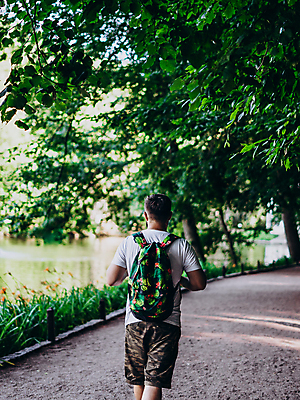 포토 JPG 해외이미지 식물 라이프스타일 계절 공원 남자 호수 여행 백그라운드 셔츠 잎 배낭 자연 휴가 한명 사람 야외 목재 세로 초록색 물 파란색 강 태양 여행객 정원 일몰 산책 트래킹 하이킹 자유 흰색 내추럴 무료 방법 생태학 전국 해외포토 자연요소 나무 1 공공시설 교육 컬러 컨셉 상의 가방 재료 레저 휴식 생활 노을 생태계 파일형식 이미지허브